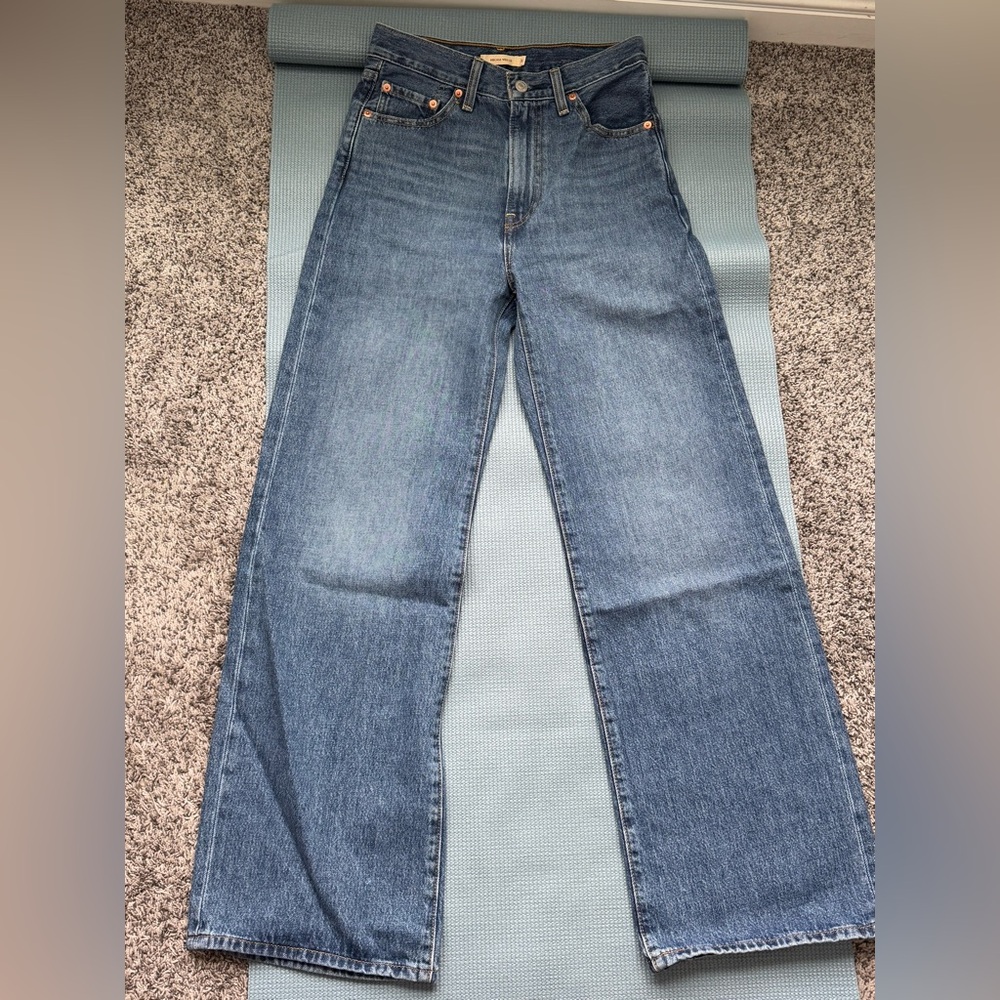 Vintage Premium Levi’s “Ribcage Wide Leg” jeans for women